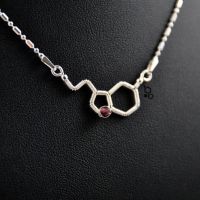 serotonina biżuteria molekularna CHEMOLE